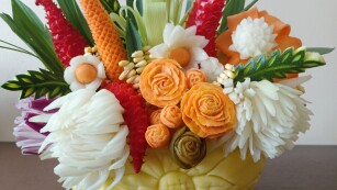 dekoracje z warzyw i owoców metodą carvingu
