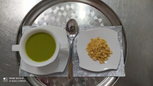 zupa krem z zielonych warzyw, groszek ptysiowy